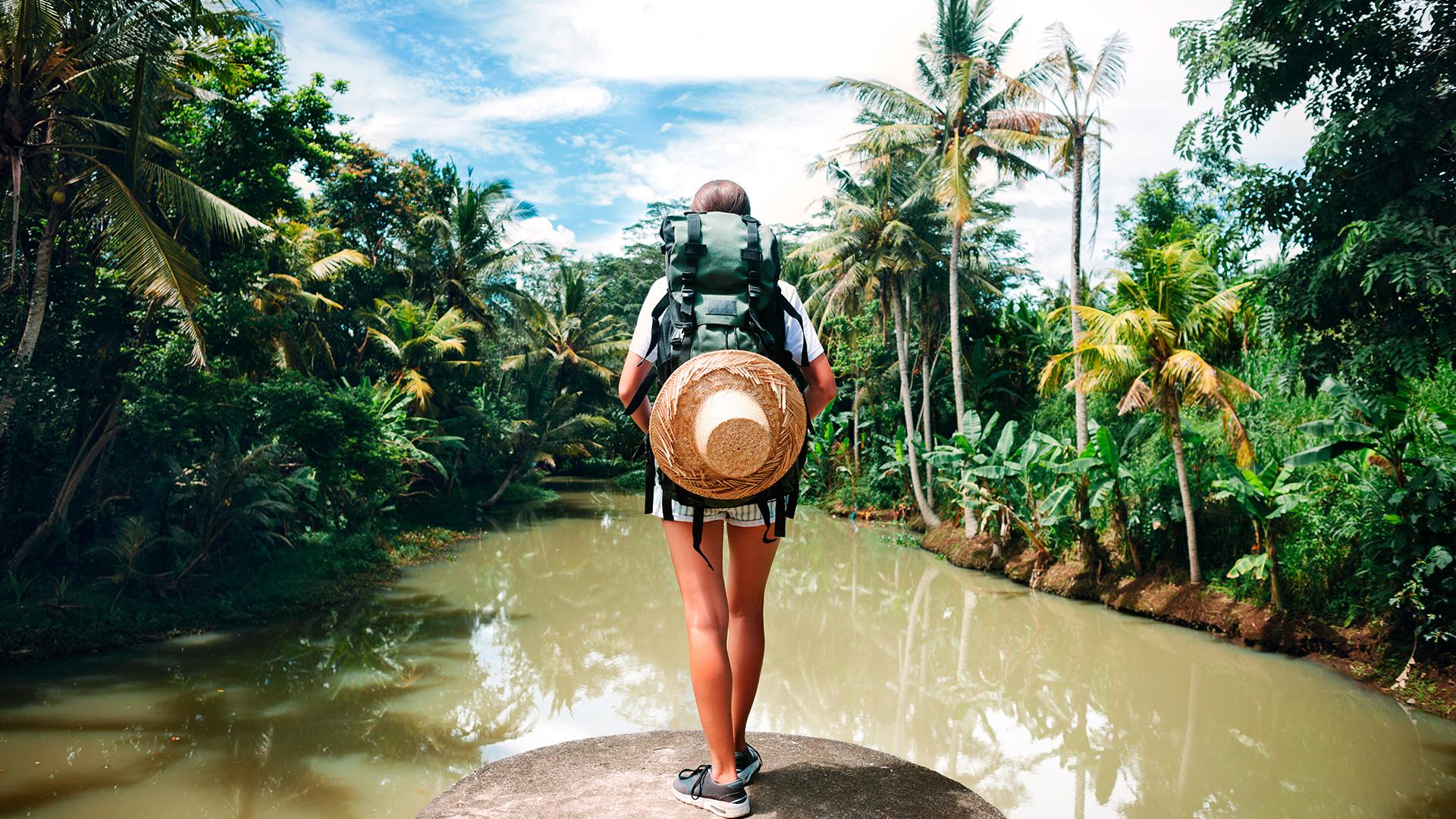 1920x1080_ass_voy_femme_excursion_amazonie_1.jpg